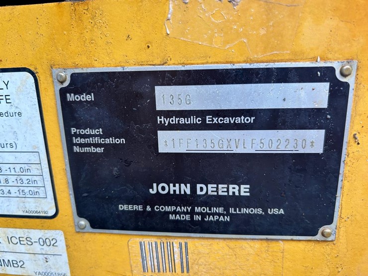 2020-deere-135g-image-31