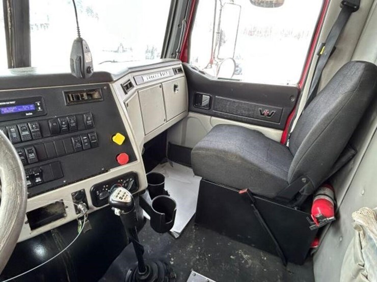 2017-western-star-4700-image-19