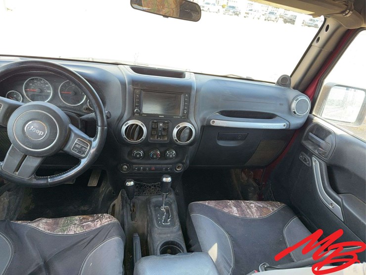 2012-jeep-wrangler-image-32