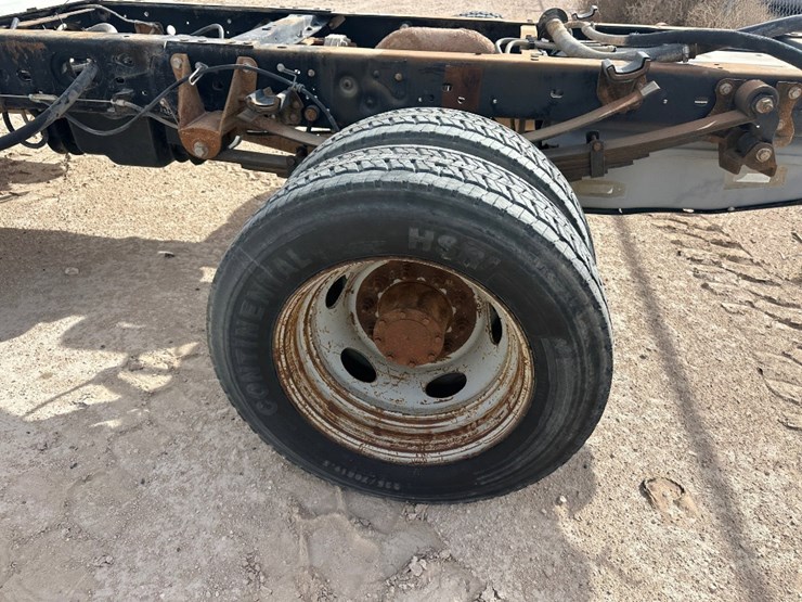 2011-ford-f550-image-8