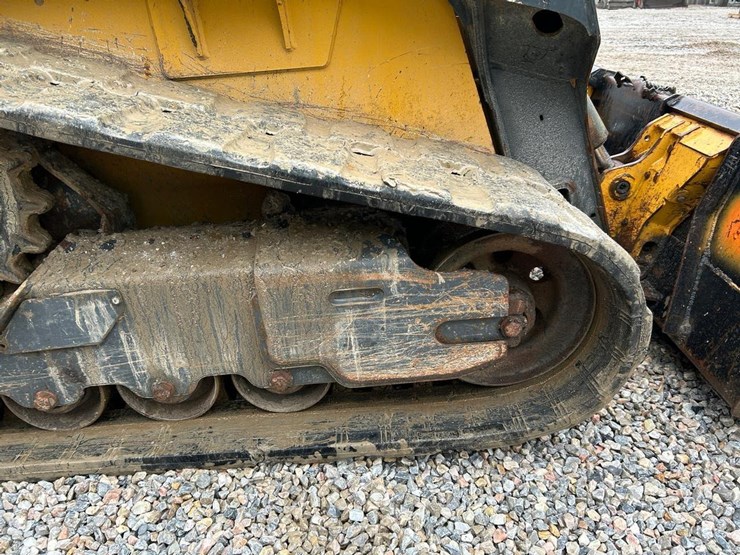 2020-deere-317g-image-13