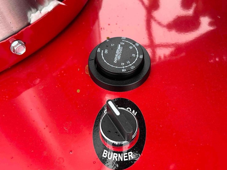 magnum-4000-series-hot-water-pressure-washer-image-13