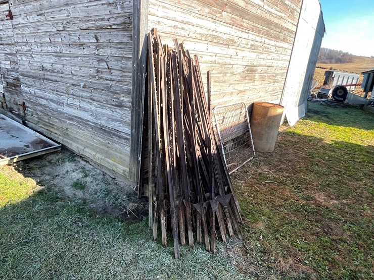 #6056-•-assorted-t-posts-image-1