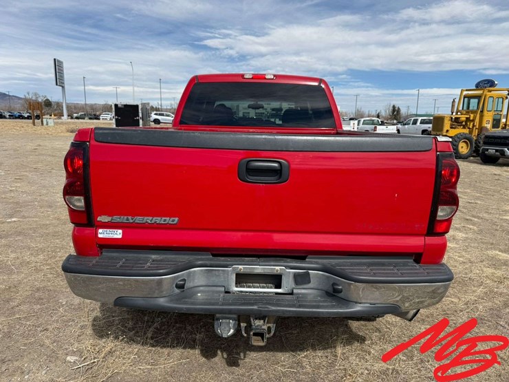 2004-chevrolet-silverado-2500-image-5