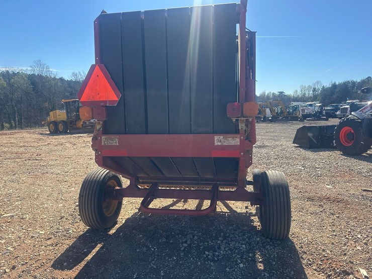 new-holland-br730-image-7