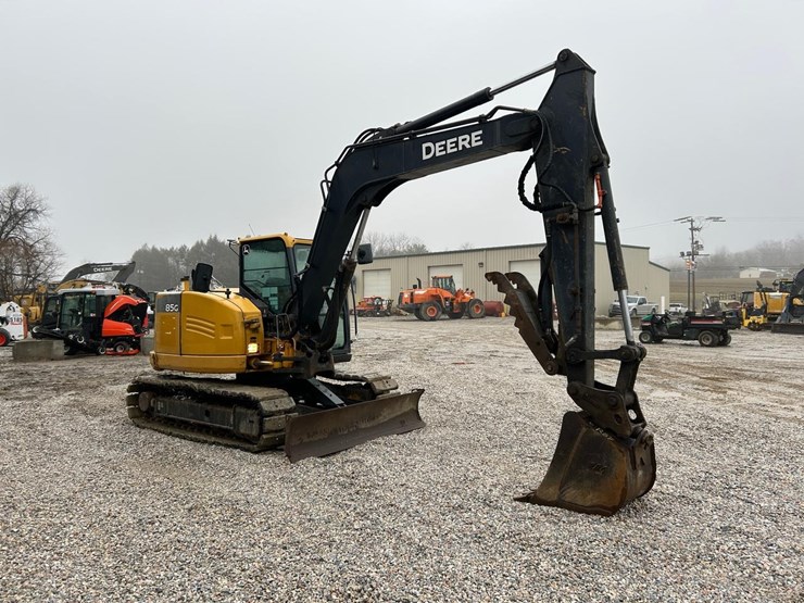 2019-deere-85g-image-6