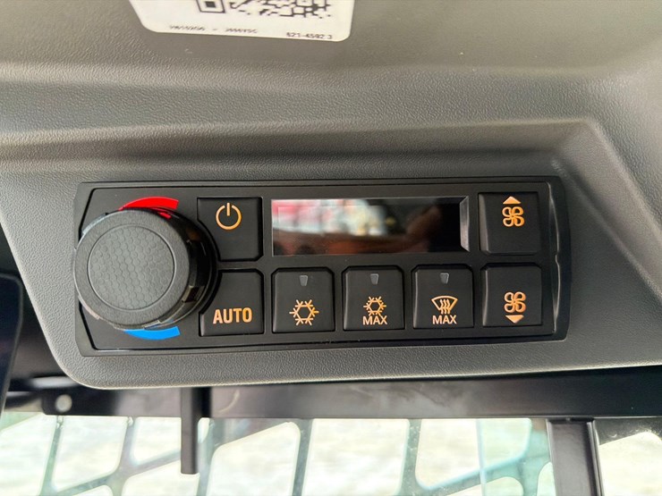 2025-caterpillar-255-image-22