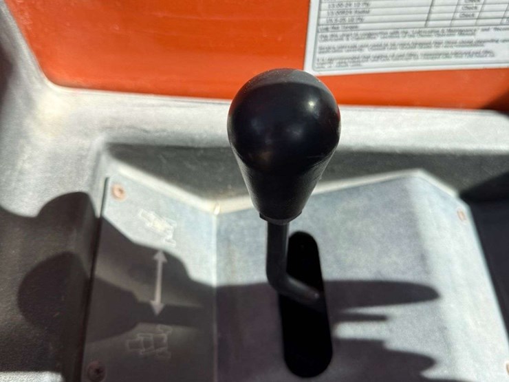 2008-jlg-g9-43a-image-22