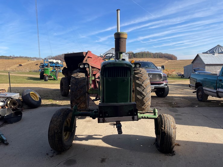 john-deere-4010-image-2