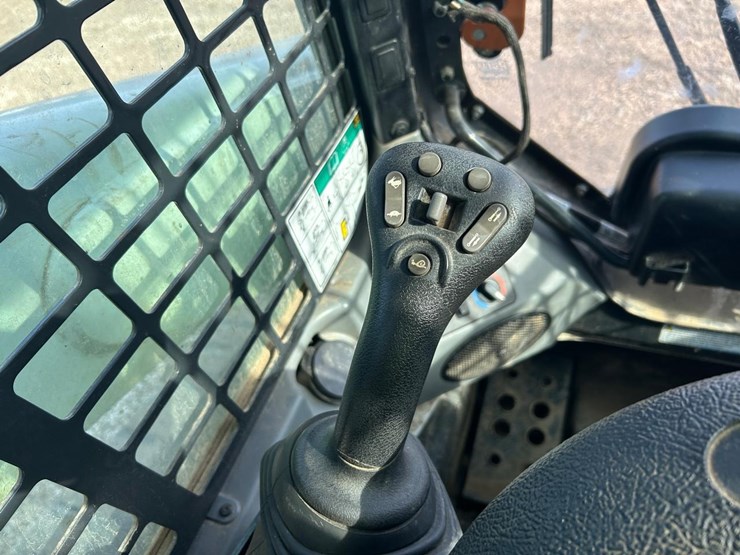 2023-bobcat-t770-image-26