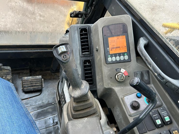 2017-yanmar-sv100-image-19