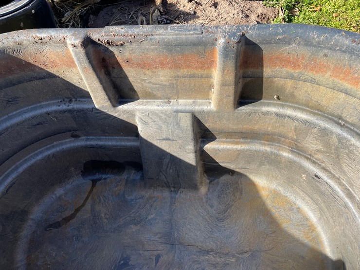 #6074-•-rubbermaid-poly-tank-image-11