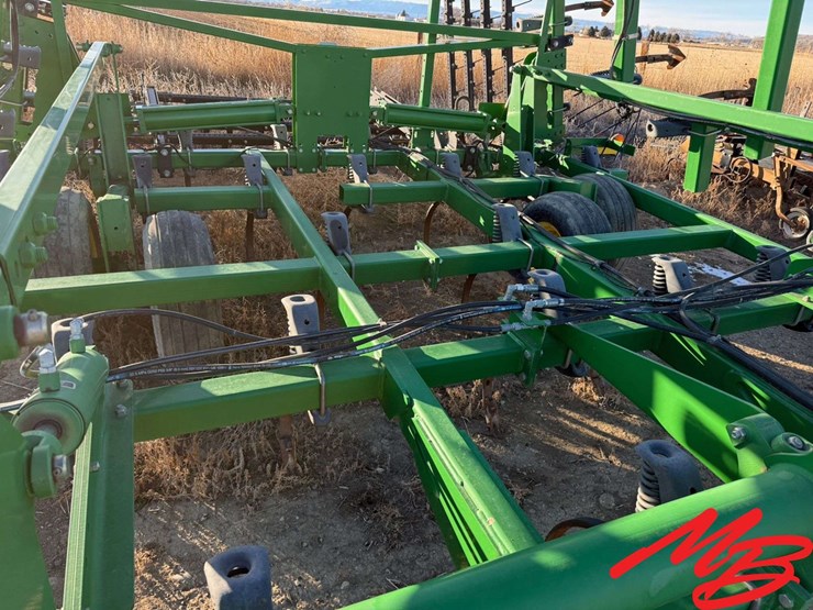 john-deere-32-image-14