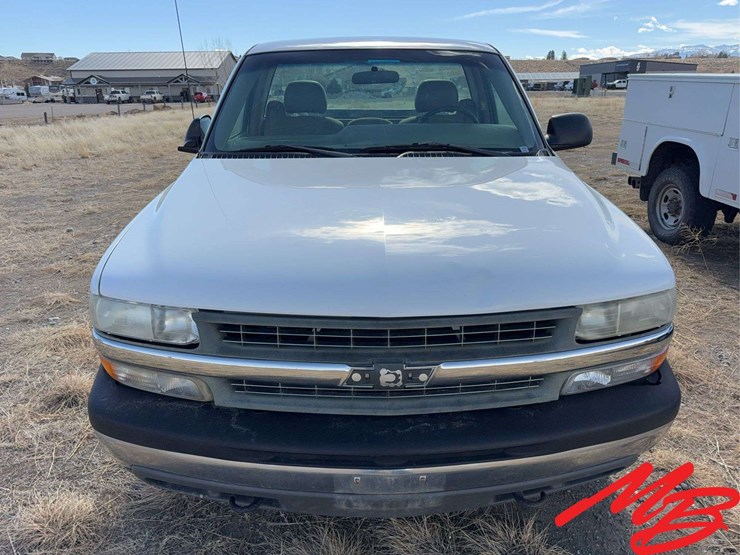 2002-chevrolet-silverado-1500-ls-image-2