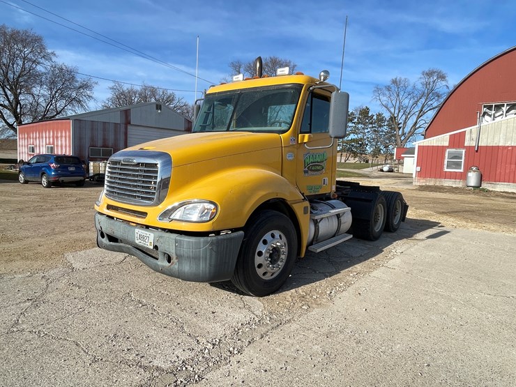 #6036-•-2009-freightliner-semi-(wi-title-in-delay)-image-1