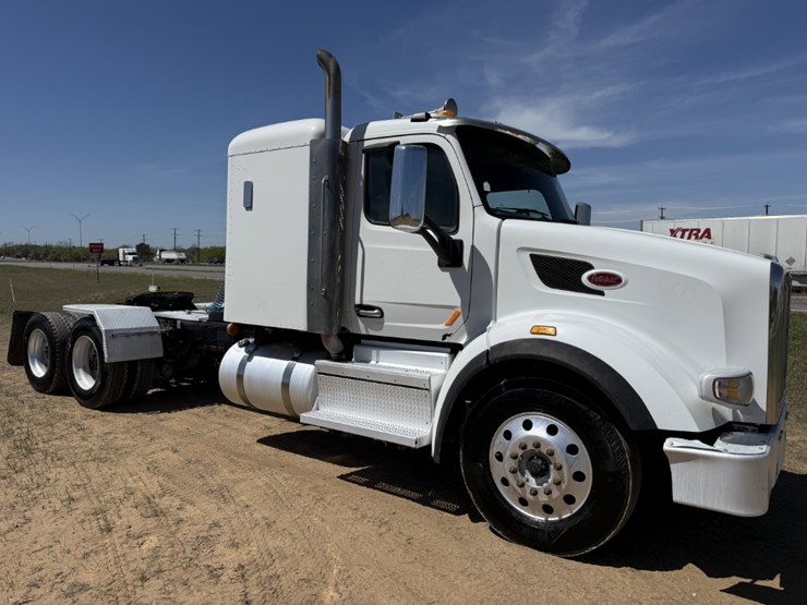 2018-peterbilt-567-image-3