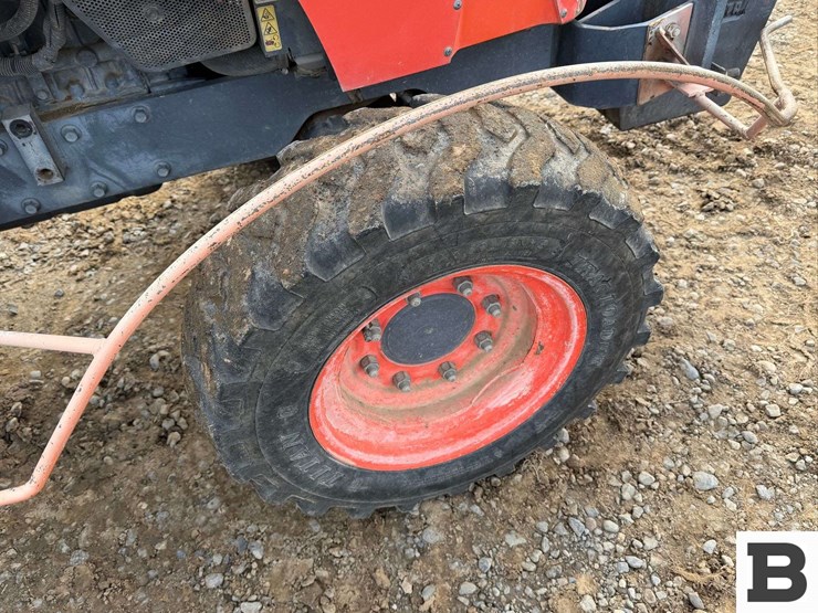 2014-kubota-m8540n-image-23