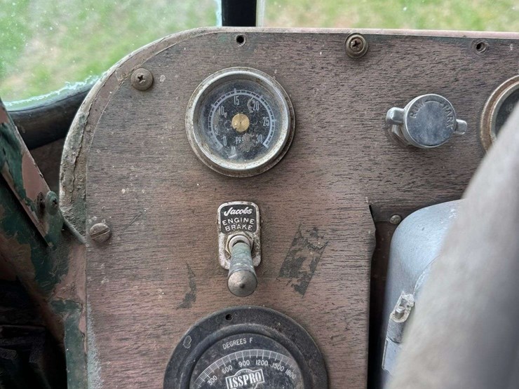 peterbilt-362-image-30