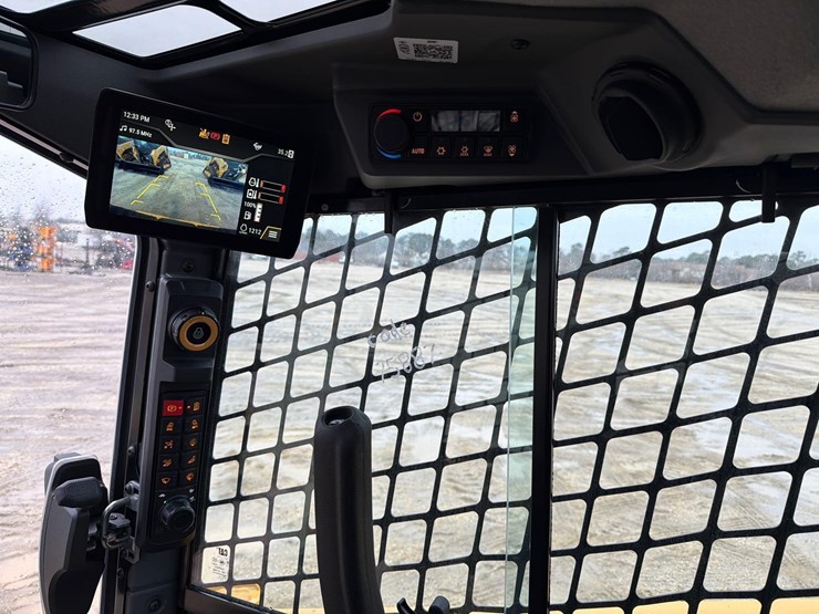 2025-caterpillar-255-image-21