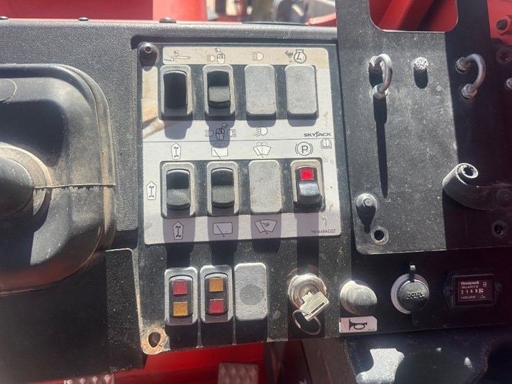 2018-skyjack-sj1056-image-11