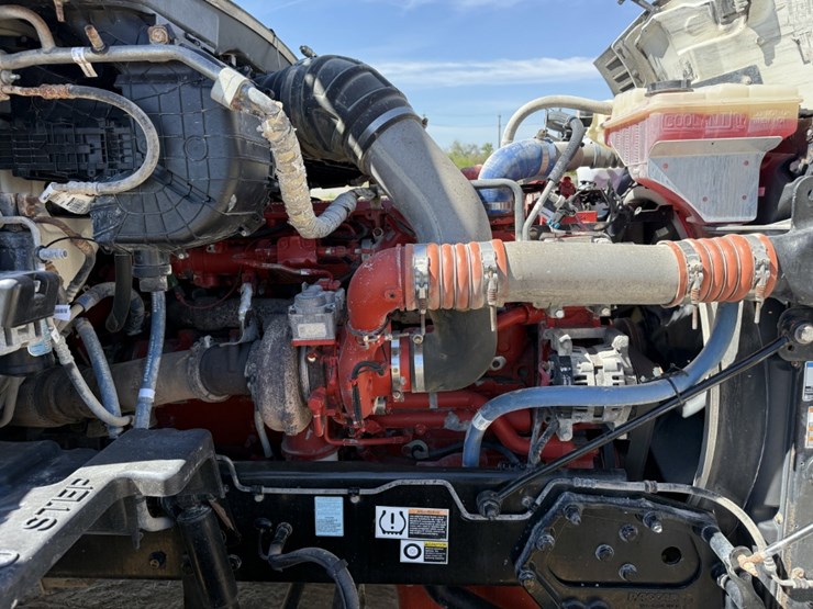 2018-peterbilt-567-image-10