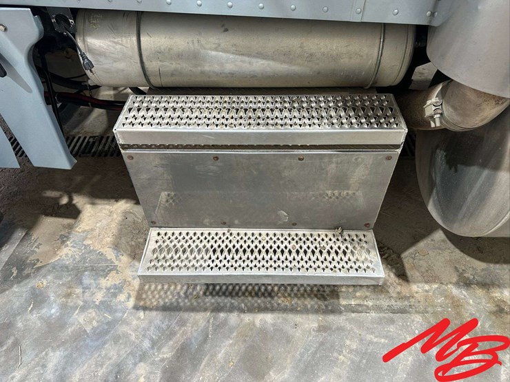 2007-peterbilt-379-image-41