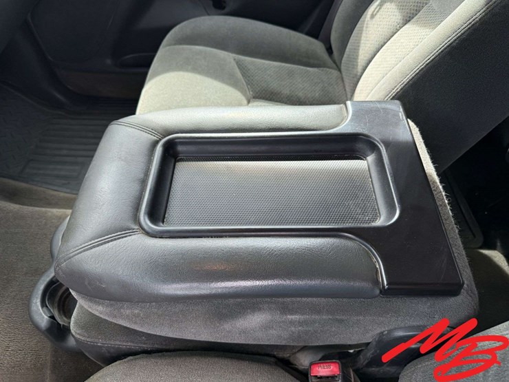 2004-chevrolet-silverado-2500-image-36