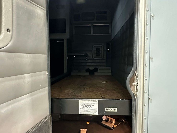 2007-peterbilt-379-image-45