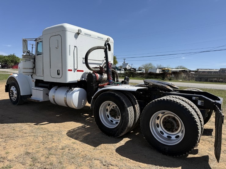 2013-peterbilt-367-image-8
