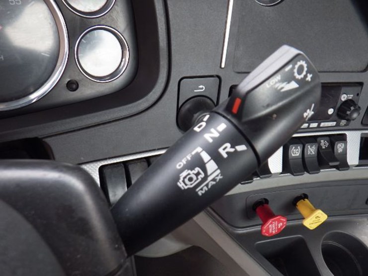 2022-kenworth-t680-image-17