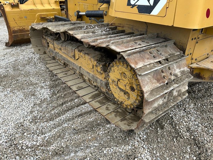 2015-caterpillar-d6k2-lgp-image-16