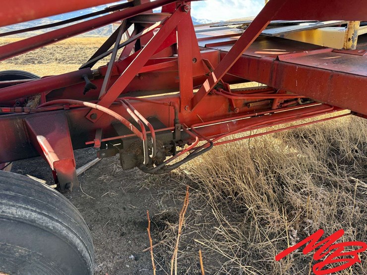 new-holland-1033-image-18