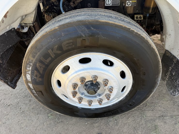 2013-peterbilt-367-image-18