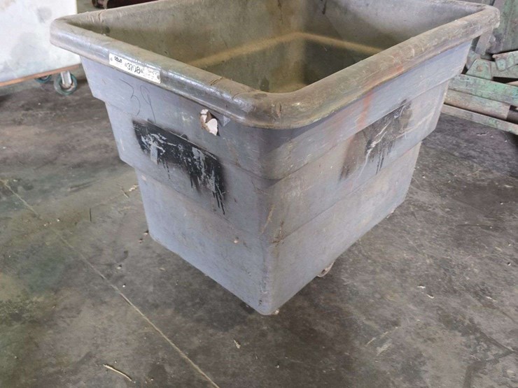 poly-bin-on-casters-image-1