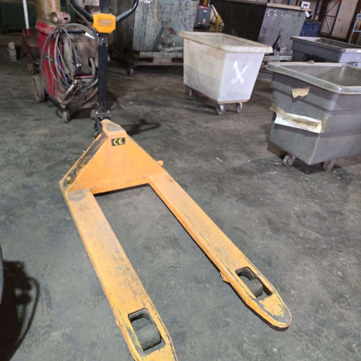 5500lb Global pallet jack