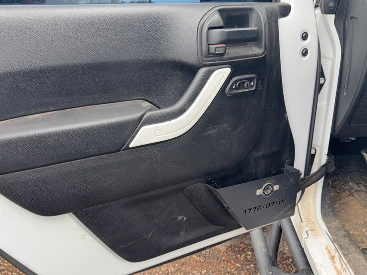 2014-jeep-wrangler-image-26