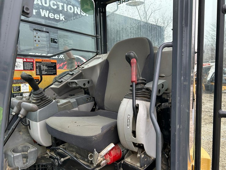 2019-deere-85g-image-22