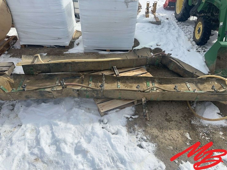 john-deere-220-image-13