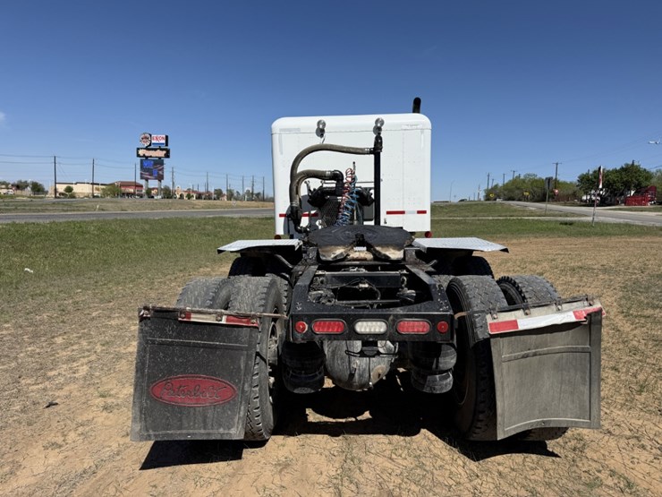 2018-peterbilt-567-image-6