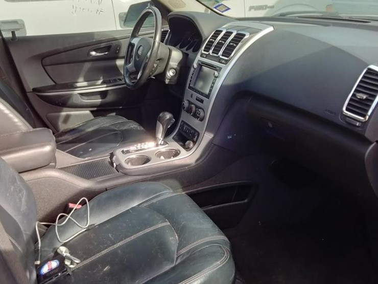 2012-gmc-acadia-image-10