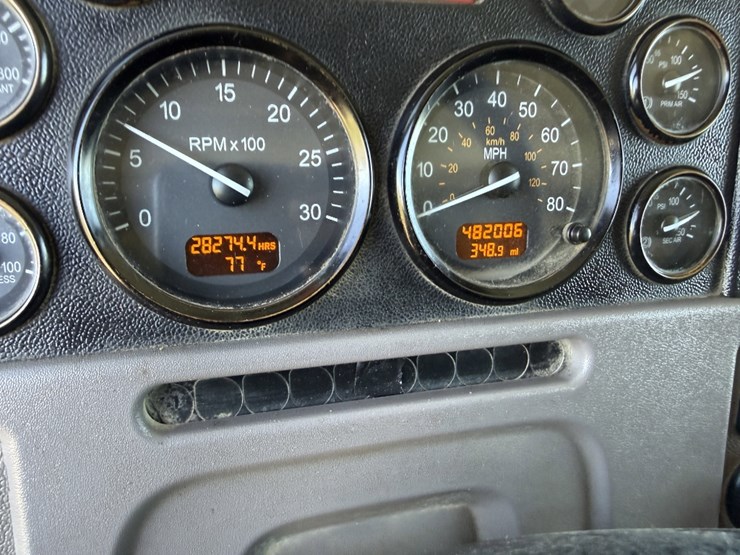 2013-peterbilt-367-image-13