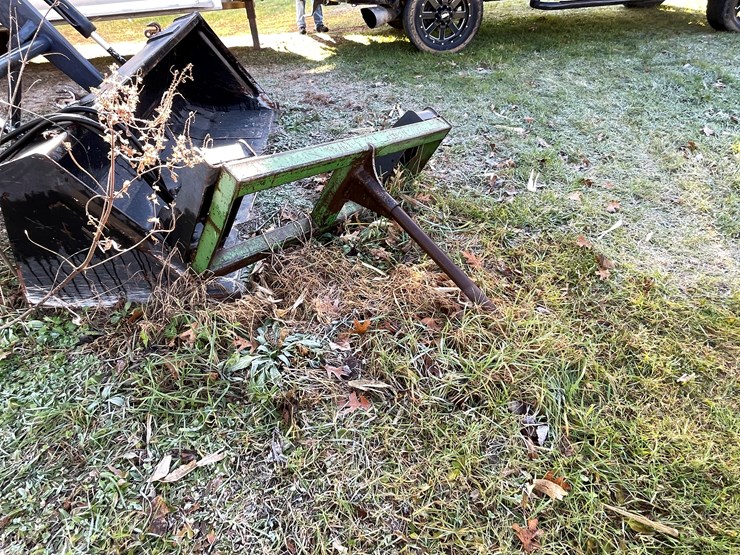 #6032-•-loader-mount-bale-spear-image-1