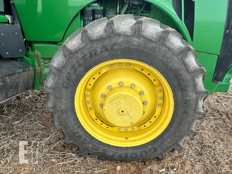 john-deere-8235r-image-5