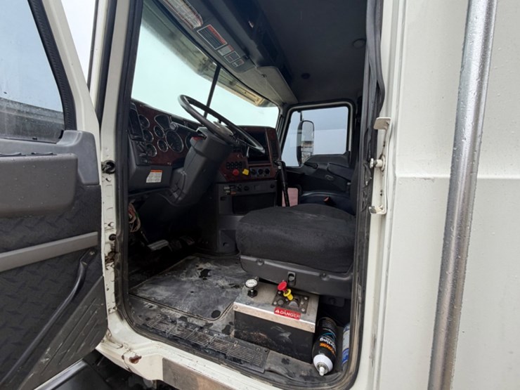 2010-mack-cxu-tri-axle-image-10