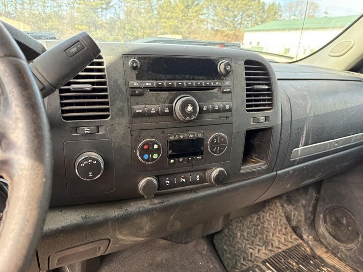 2013-chevrolet-1500-image-18