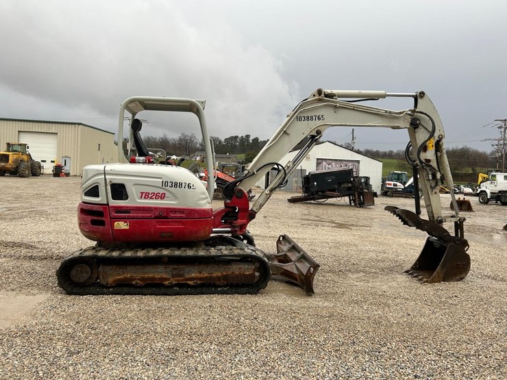 2015-takeuchi-tb260-image-5