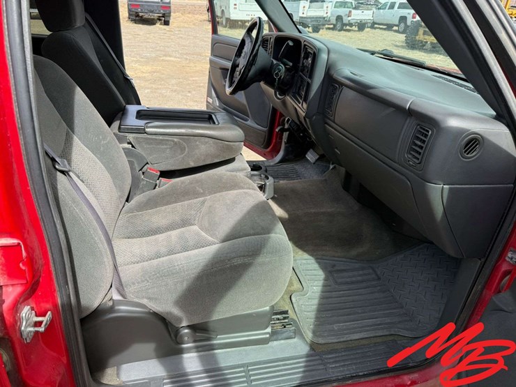 2004-chevrolet-silverado-2500-image-43