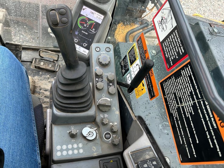 2019-deere-85g-image-25