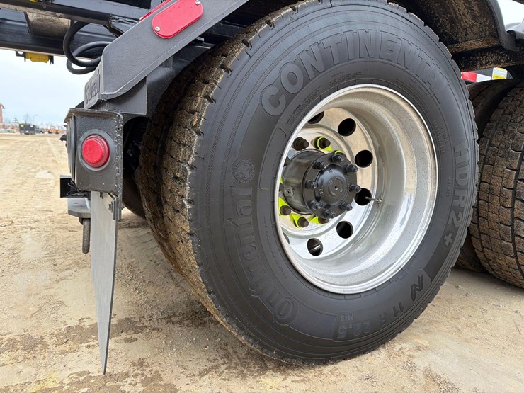 2026-peterbilt-567-image-14