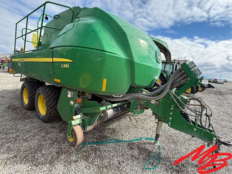 2023-john-deere-l341-image-4